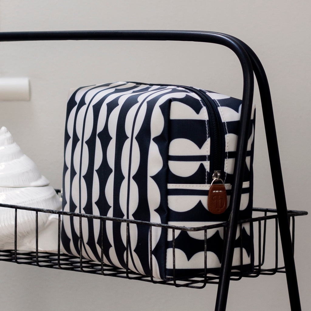 Jumbo Scallop Large Cosmetics Bag