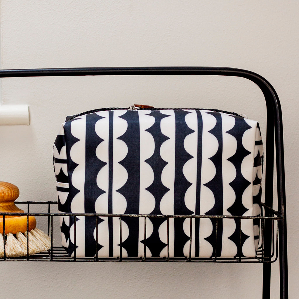 Jumbo Scallop Large Cosmetics Bag