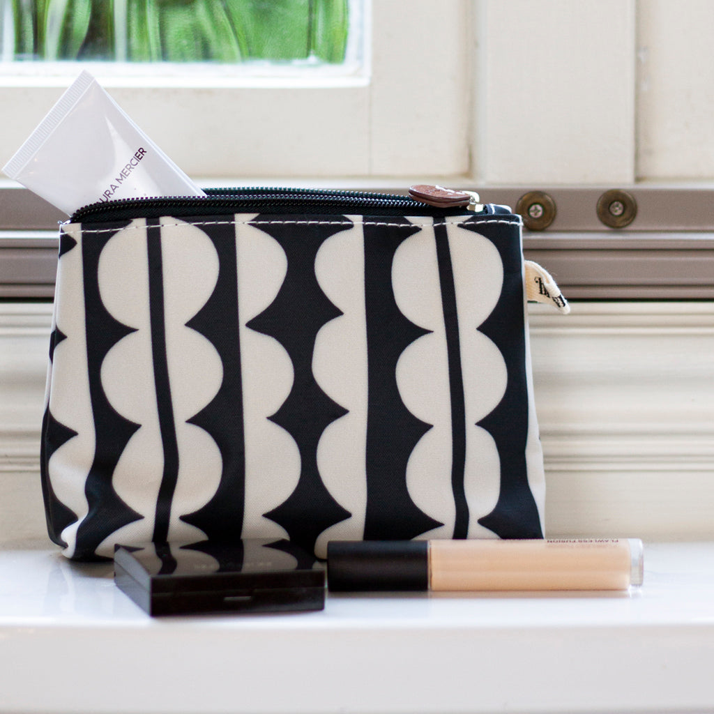 Jumbo Scallop Make Up Bag