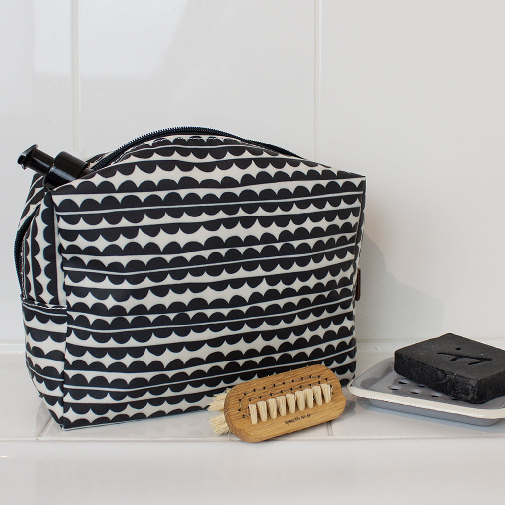 Scallop Large Cosmetics Bag