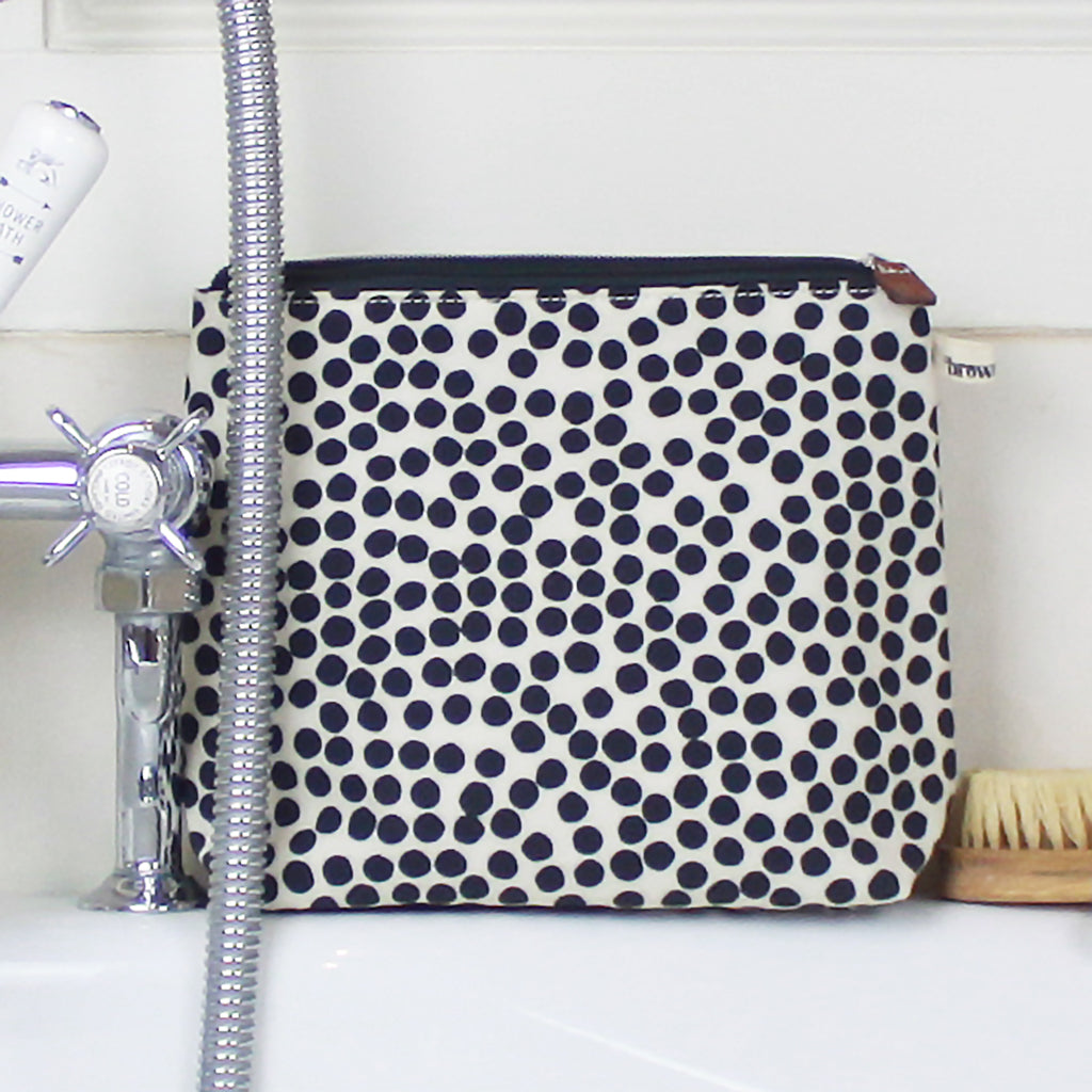 Spot Tall Wash Bag